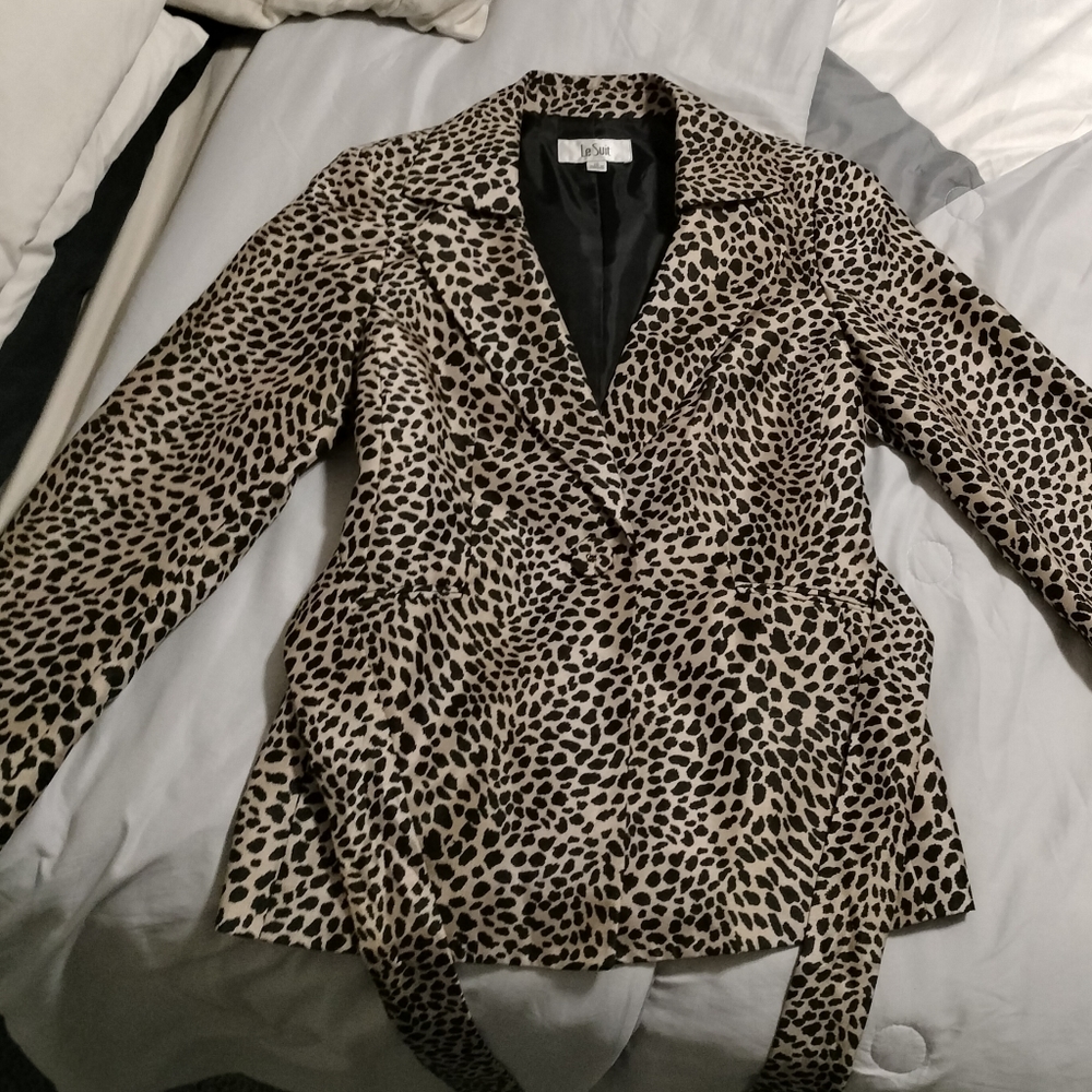 🤎🖤EUC Very cute leopard print blazer/jacket🖤🤎